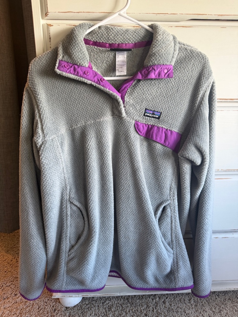 Patagonia Light Gray Fleece Pullover with Purple Accents